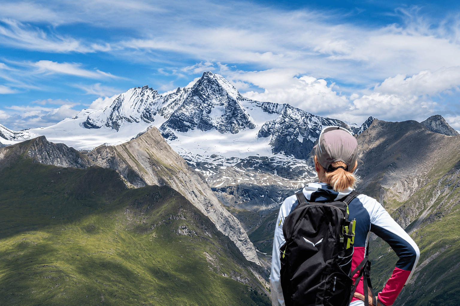 Resilienz Coach Sabine Maier vor Großglockner in Osttirol beim Wandern