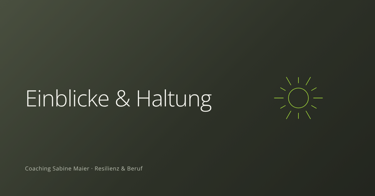 Vier feine hellgrüne Linien liegen untereinander, darüber steigt ein flacher Halbkreis auf wie ein Horizont auf dunklem Olivgrund. Beitragsbild zum Thema Psychoneuroimmunologie, Kategorie Einblicke & Haltung.