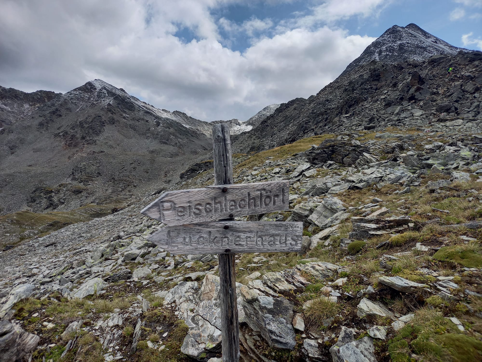 Holzwegweiser Peischlachtörl und Lucknerhaus in Osttirol – Bike und Hike mit Resilienz Coach Sabine Maier